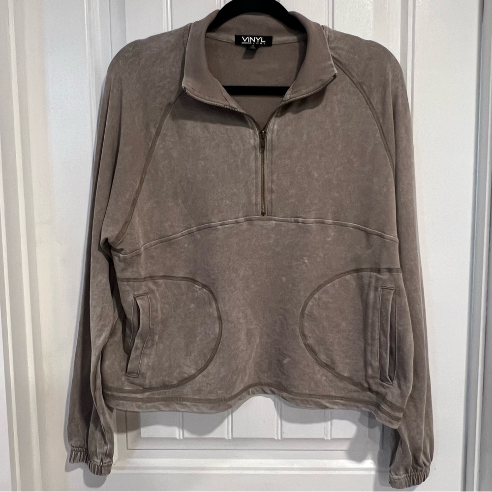Vinyl Icons‎ Taupe 1/2 Zip Cropped Long Sleeve Pullover Sweatshirt. Size Medium.